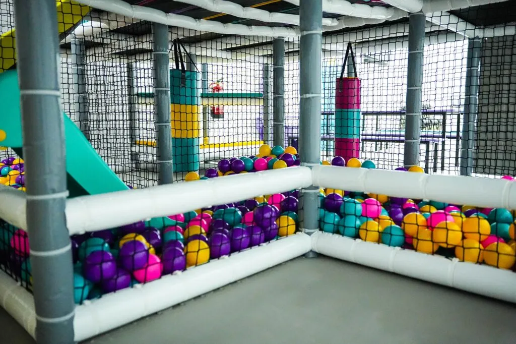 Piscina de bolas de todos lo colores