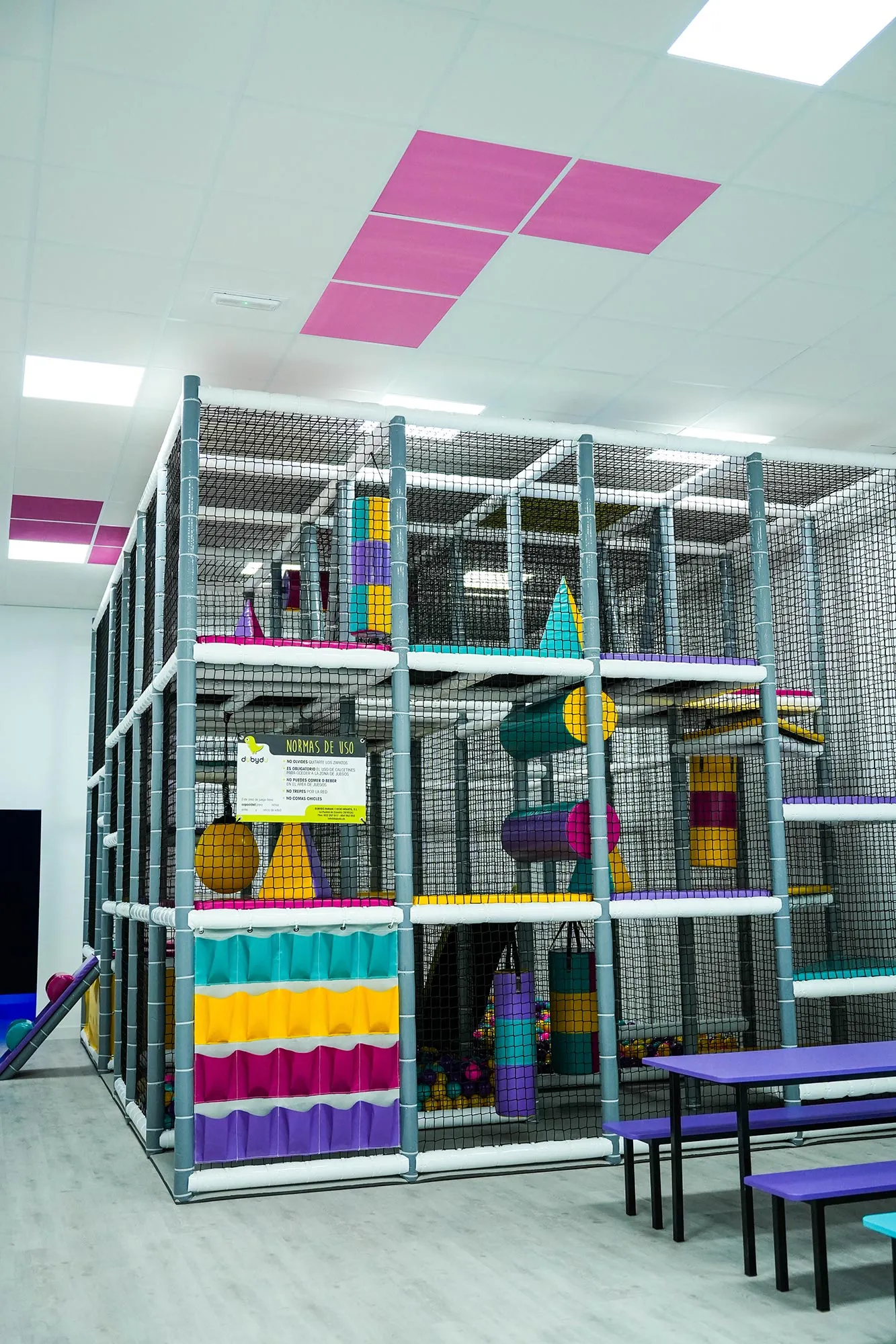 Parque infantil detres niveles en ohana park jaén